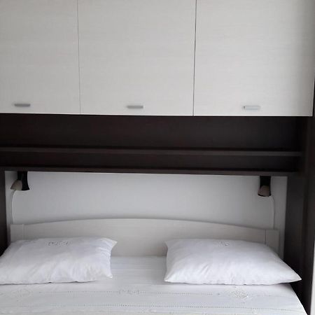 Apartment Nena- Apartman Sa Posebnim Ulazom U Prizemlju, Terasom I Zelenom Okucnicom Rakotule Kültér fotó