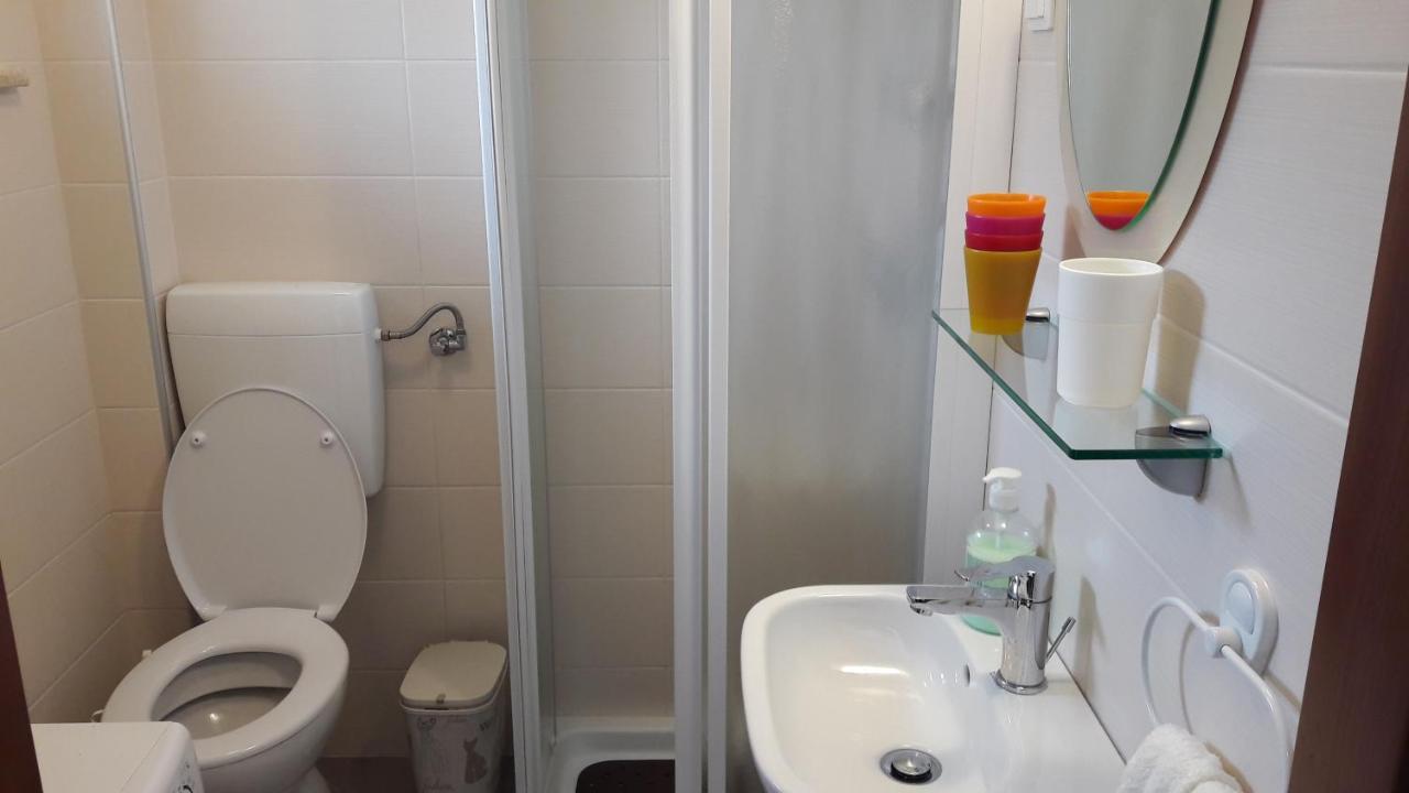 Apartment Nena- Apartman Sa Posebnim Ulazom U Prizemlju, Terasom I Zelenom Okucnicom Rakotule Kültér fotó