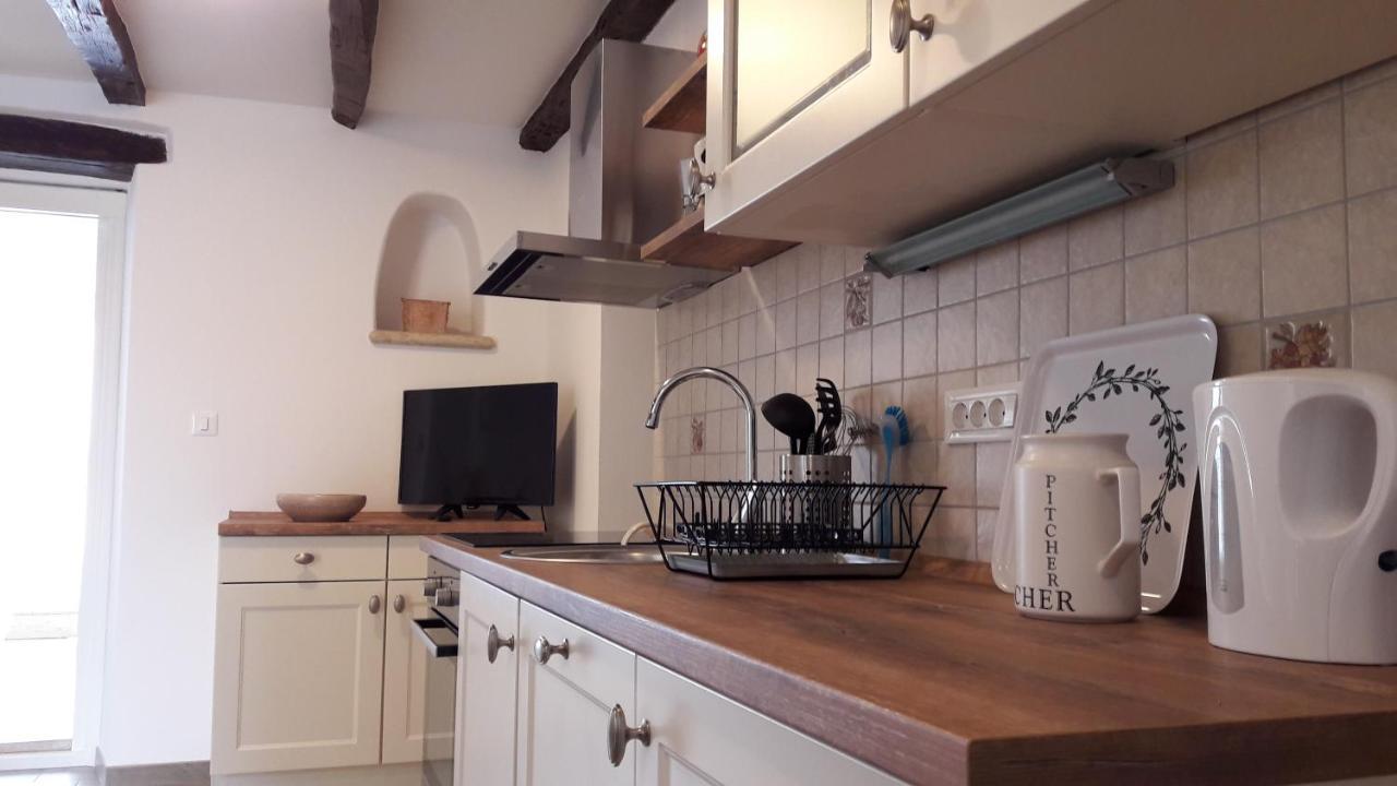 Apartment Nena- Apartman Sa Posebnim Ulazom U Prizemlju, Terasom I Zelenom Okucnicom Rakotule Kültér fotó