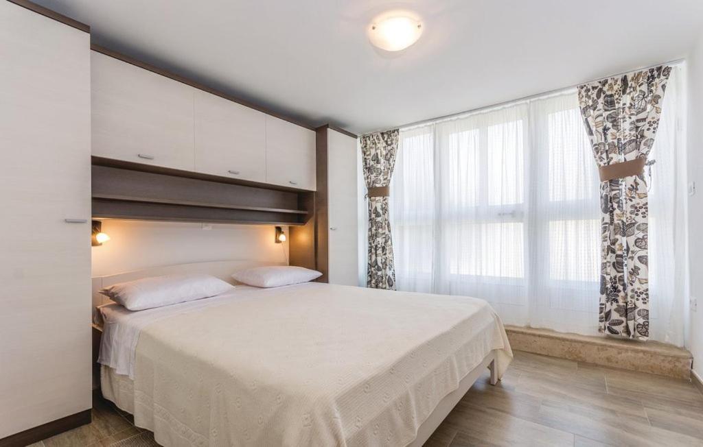 Apartment Nena- Apartman Sa Posebnim Ulazom U Prizemlju, Terasom I Zelenom Okucnicom Rakotule Kültér fotó