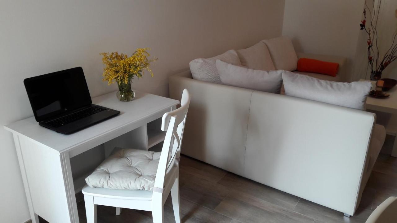 Apartment Nena- Apartman Sa Posebnim Ulazom U Prizemlju, Terasom I Zelenom Okucnicom Rakotule Kültér fotó