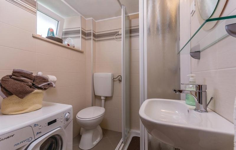Apartment Nena- Apartman Sa Posebnim Ulazom U Prizemlju, Terasom I Zelenom Okucnicom Rakotule Kültér fotó