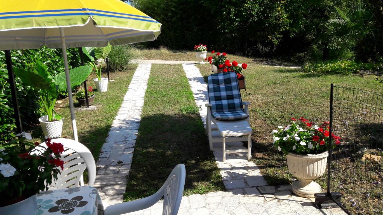Apartment Nena- Apartman Sa Posebnim Ulazom U Prizemlju, Terasom I Zelenom Okucnicom Rakotule Kültér fotó